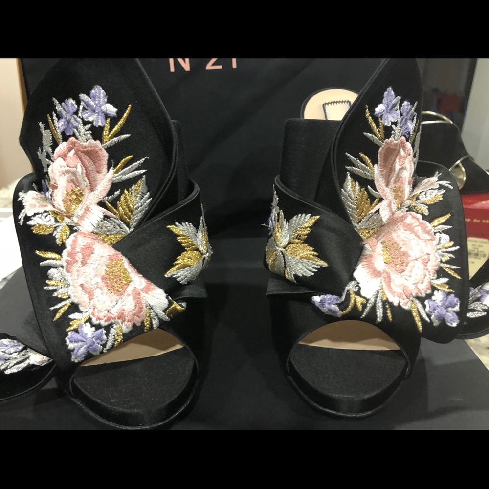 No. 21 black high heel mules